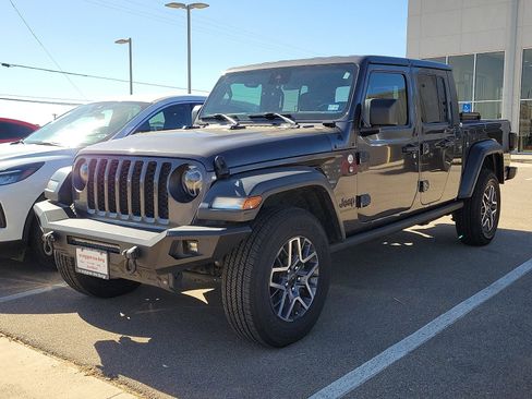 Used 2020 Jeep Gladiator Sport w/ Quick Order Package 24S image 2