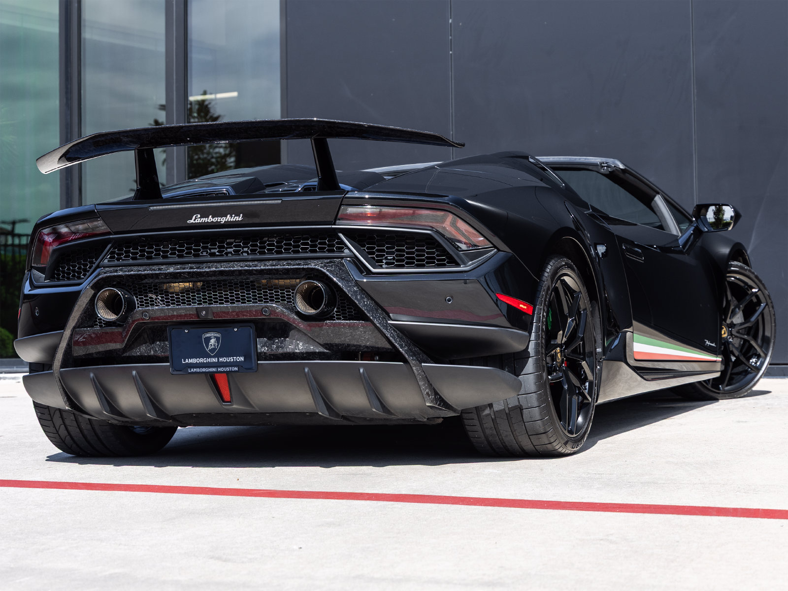Used 2019 Lamborghini Huracan Performante AWD/4WD image 9