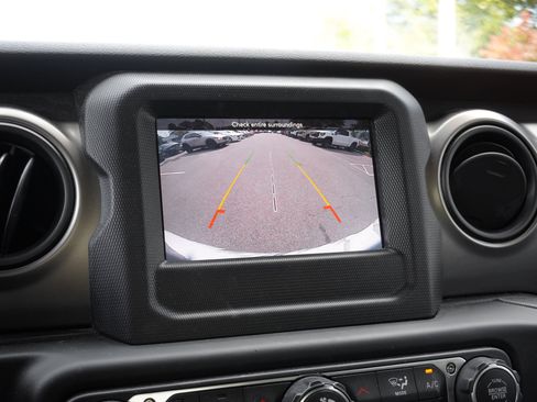 Used 2019 Jeep Wrangler Unlimited Sport S AWD/4WD image 23