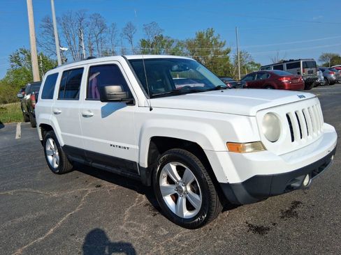 Used 2012 Jeep Patriot Limited w/ Sun/Sound Group FWD image 3