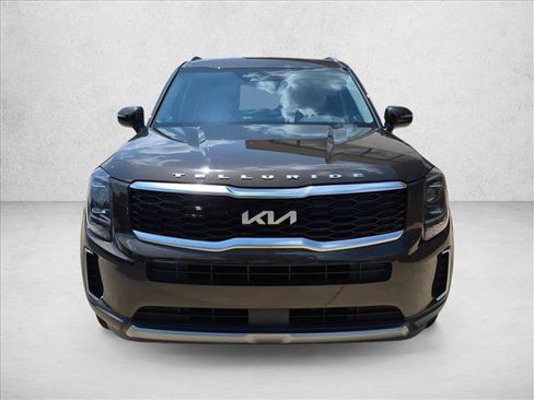 Used 2022 Kia Telluride S FWD image 2