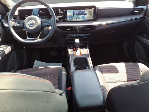 Used 2025 Nissan Kicks SR w/ SR Premium Package FWD image 13