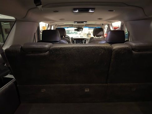 Used 2016 Cadillac Escalade ESV Premium image 10