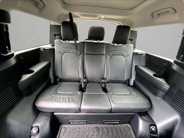 Used 2024 Land Rover Defender 130 X-Dynamic SE AWD/4WD image 30