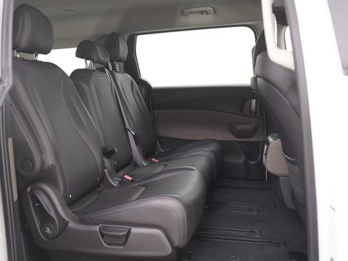 Used 2026 Kia Carnival LXS FWD image 12