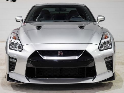 Used 2020 Nissan GT-R Premium AWD/4WD image 5