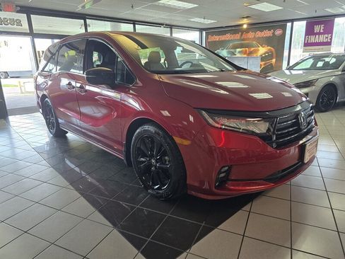 Used 2023 Honda Odyssey Sport image 3