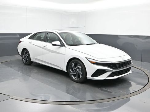 New 2026 Hyundai Elantra Limited FWD image 7