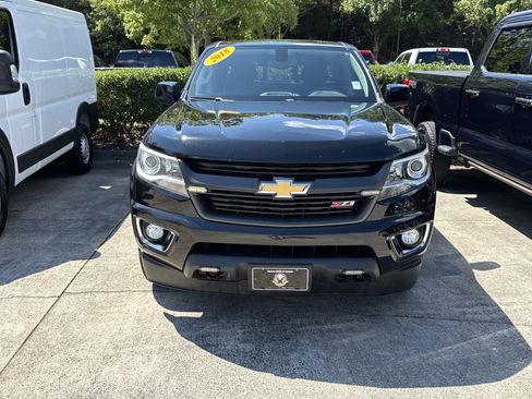 Used 2018 Chevrolet Colorado Z71 AWD/4WD image 2