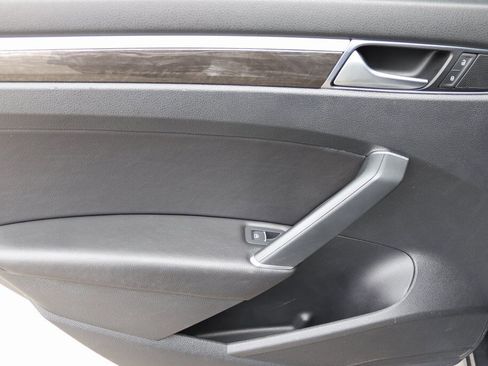 Used 2016 Volkswagen Passat 1.8T SE image 29