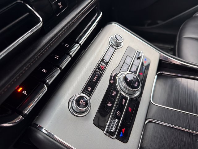 Used 2024 Lincoln Aviator AWD image 26