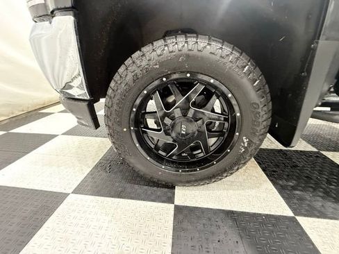 Used 2018 Chevrolet Silverado 1500 LT w/ LT Eassist Package image 9