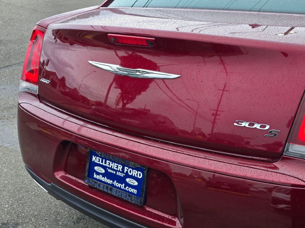 Used 2019 Chrysler 300 S AWD/4WD image 15