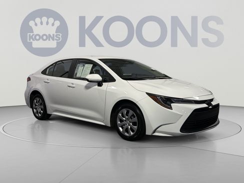 Used 2025 Toyota Corolla LE FWD image 10