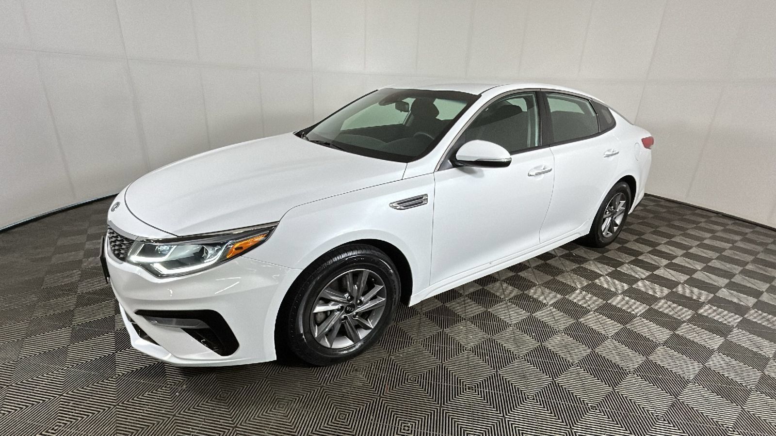 Used 2020 Kia Optima LX FWD image 8