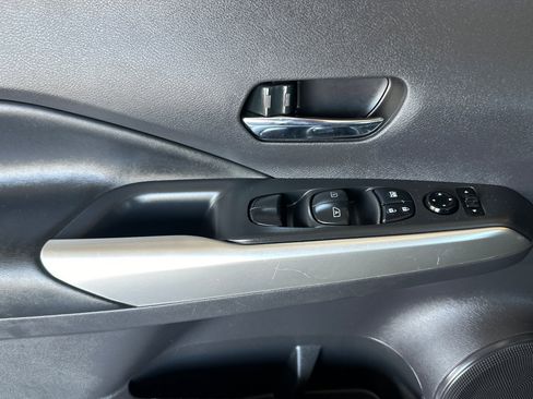 Used 2020 Nissan Kicks SR FWD image 11