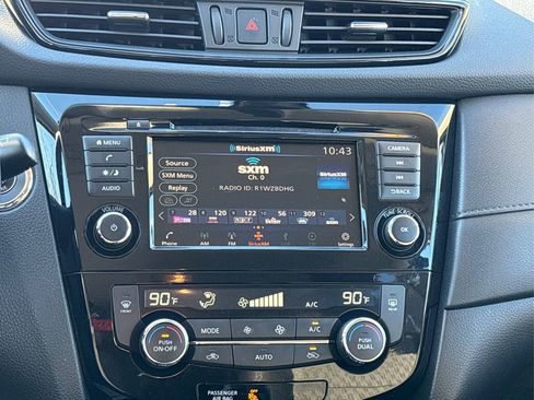 Used 2020 Nissan Rogue SV image 20