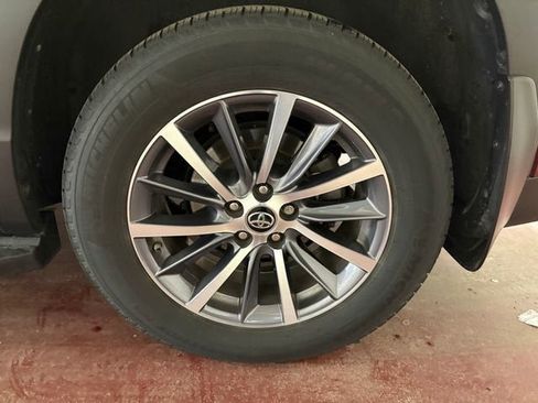 Used 2017 Toyota Highlander XLE image 27