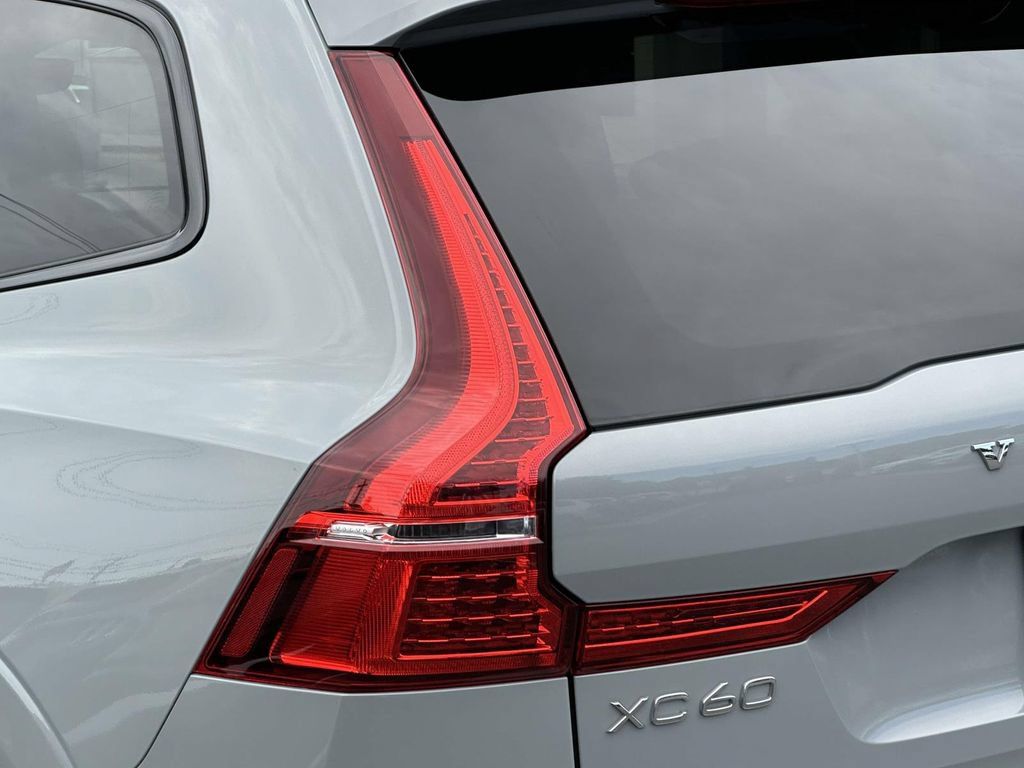 Certified 2024 Volvo XC60 B5 Core w/ Protection Package Premier AWD/4WD image 8