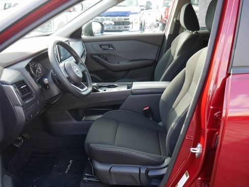 Used 2023 Nissan Rogue S image 2