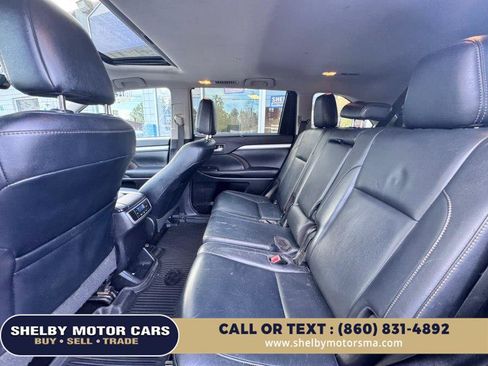 Used 2017 Toyota Highlander XLE AWD/4WD image 18