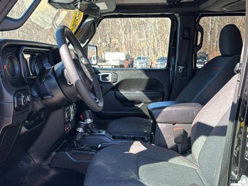 Certified 2025 Jeep Wrangler Unlimited Rubicon AWD/4WD image 11