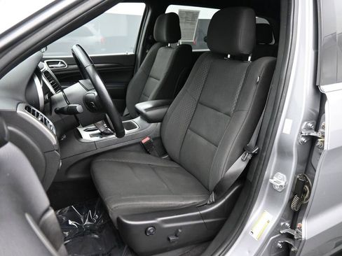 Used 2018 Jeep Grand Cherokee Laredo image 12