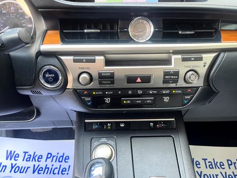 Used 2013 Lexus ES 300h image 26