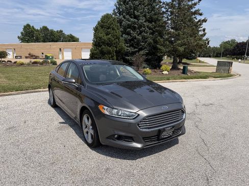 Used 2015 Ford Fusion SE w/ Equipment Group 201A FWD image 8