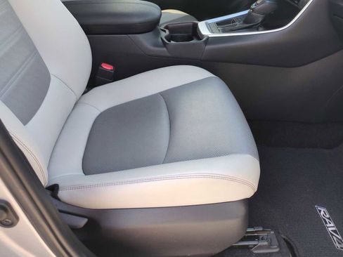 Used 2021 Toyota RAV4 Limited FWD image 29