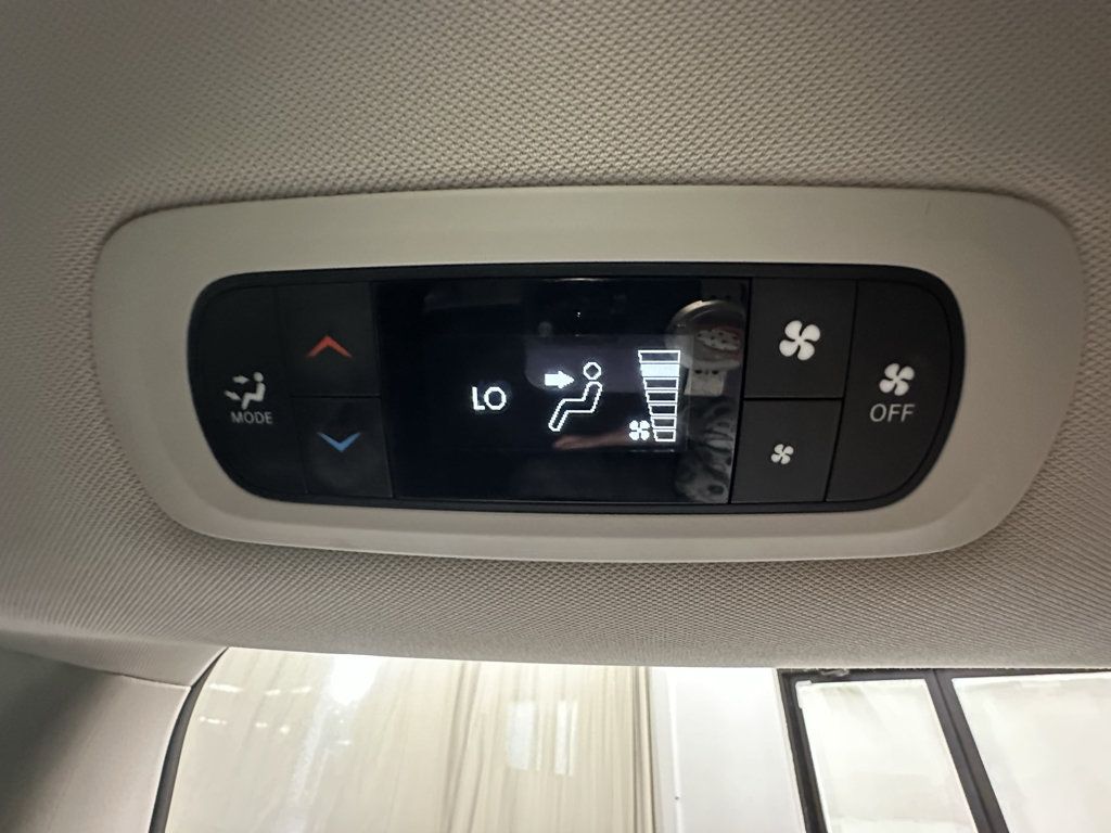 Used 2020 Chrysler Voyager Lxi FWD image 19