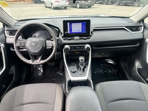 Used 2025 Toyota RAV4 LE AWD/4WD image 19
