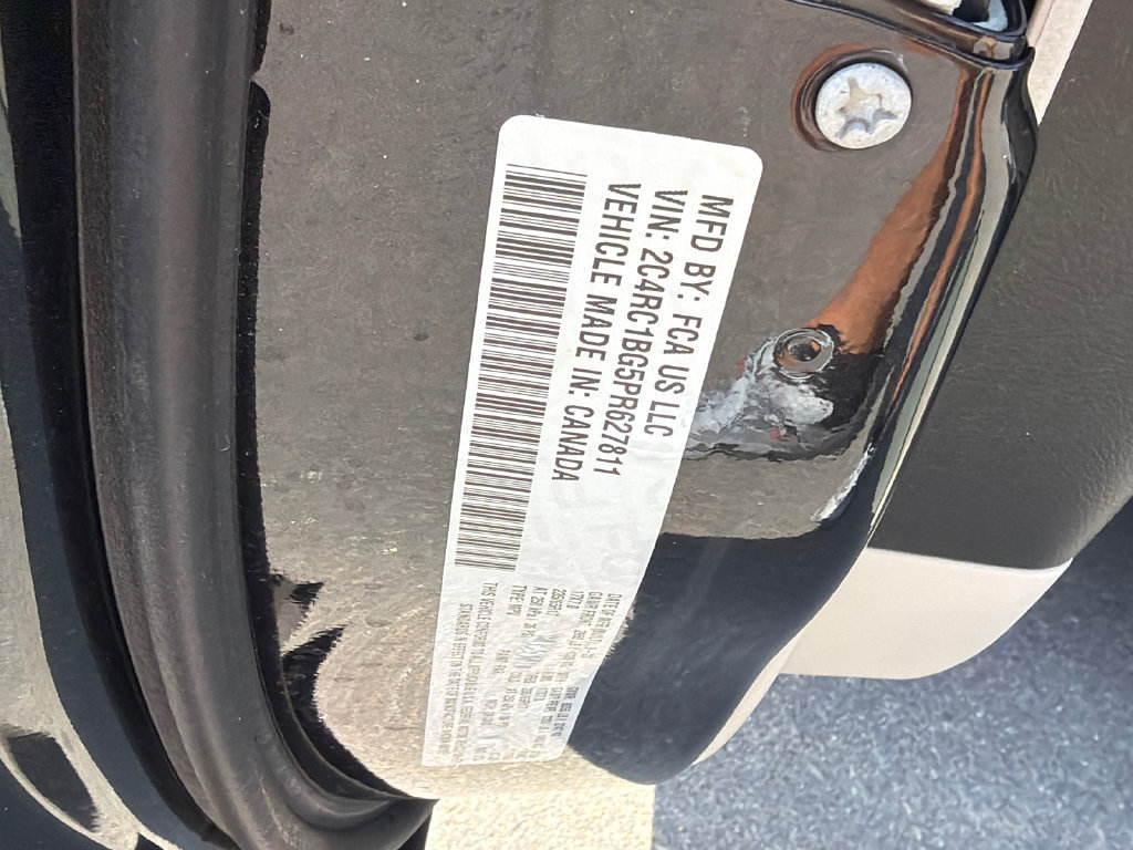 Used 2023 Chrysler Pacifica Touring-L FWD image 30