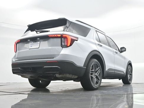 Used 2026 Ford Explorer ST-Line w/ ST-Line Street Pack RWD image 31