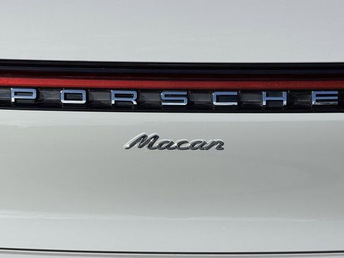 Certified 2024 Porsche Macan image 26