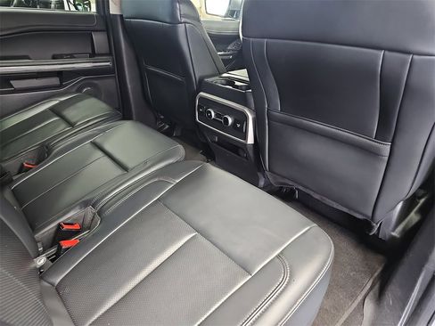Used 2024 Ford Expedition XLT image 11