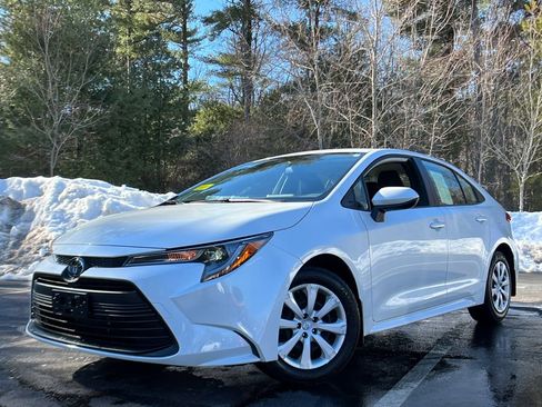 Used 2023 Toyota Corolla LE image 1