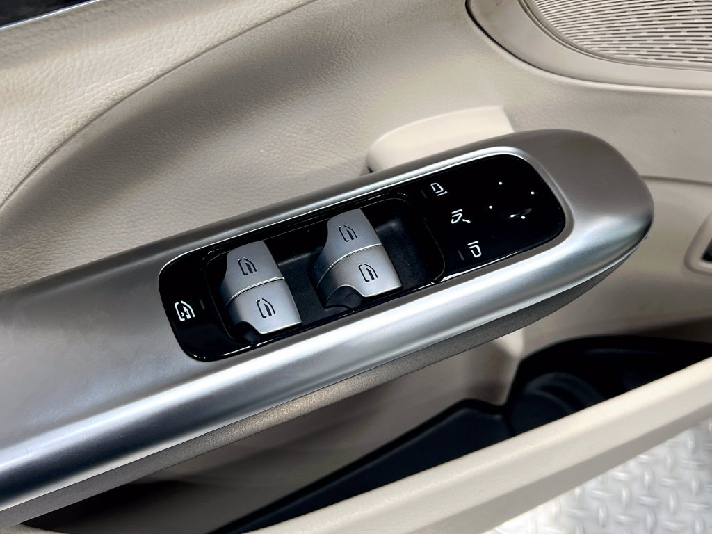 Used 2022 Mercedes-Benz C 300 4MATIC Sedan image 16