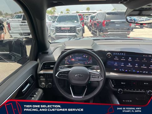 Used 2026 Chevrolet Suburban High Country RWD image 14