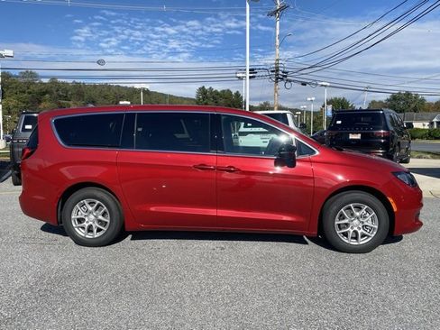 New 2026 Chrysler Voyager LX image 9