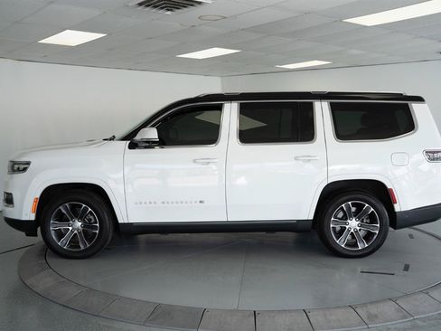 Used 2022 Jeep Grand Wagoneer Series I AWD/4WD image 4