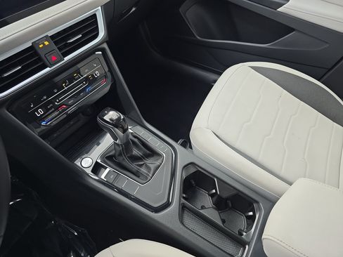 Certified 2025 Volkswagen Taos SE FWD image 25