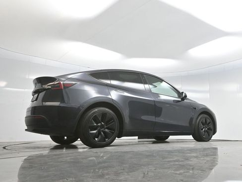 Used 2025 Tesla Model Y Long Range image 67