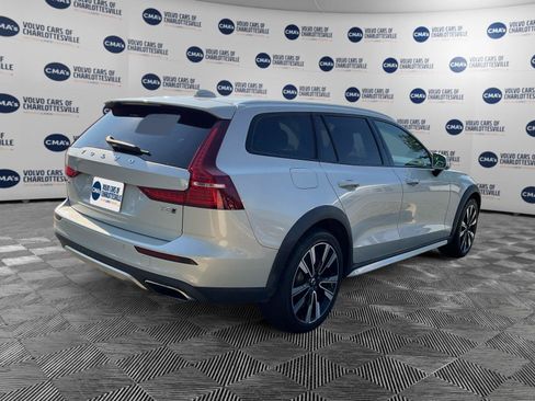 Used 2020 Volvo V60 T5 Cross Country AWD/4WD image 5
