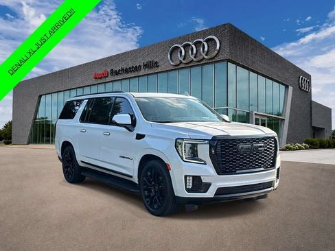 Used 2023 GMC Yukon XL Denali w/ Advanced Technology Package AWD/4WD image 7