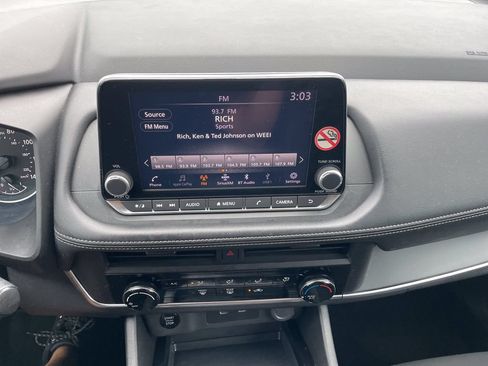 Used 2024 Nissan Rogue S FWD image 18