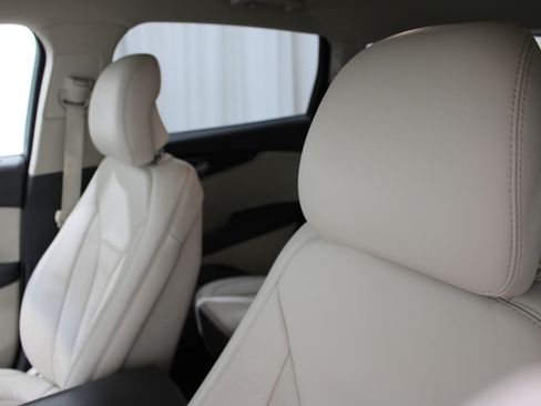 Used 2017 Lincoln MKX Select w/ Select Plus Package image 4