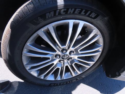 Used 2017 Lincoln MKX Reserve w/ Driver Assistance Package FWD image 18