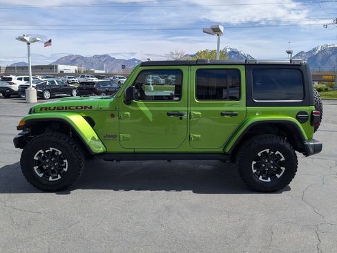 Used 2025 Jeep Wrangler Unlimited Rubicon w/ Convenience Group AWD/4WD image 3