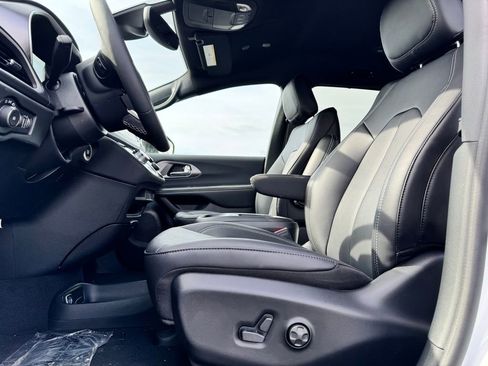 New 2026 Chrysler Pacifica Select image 15